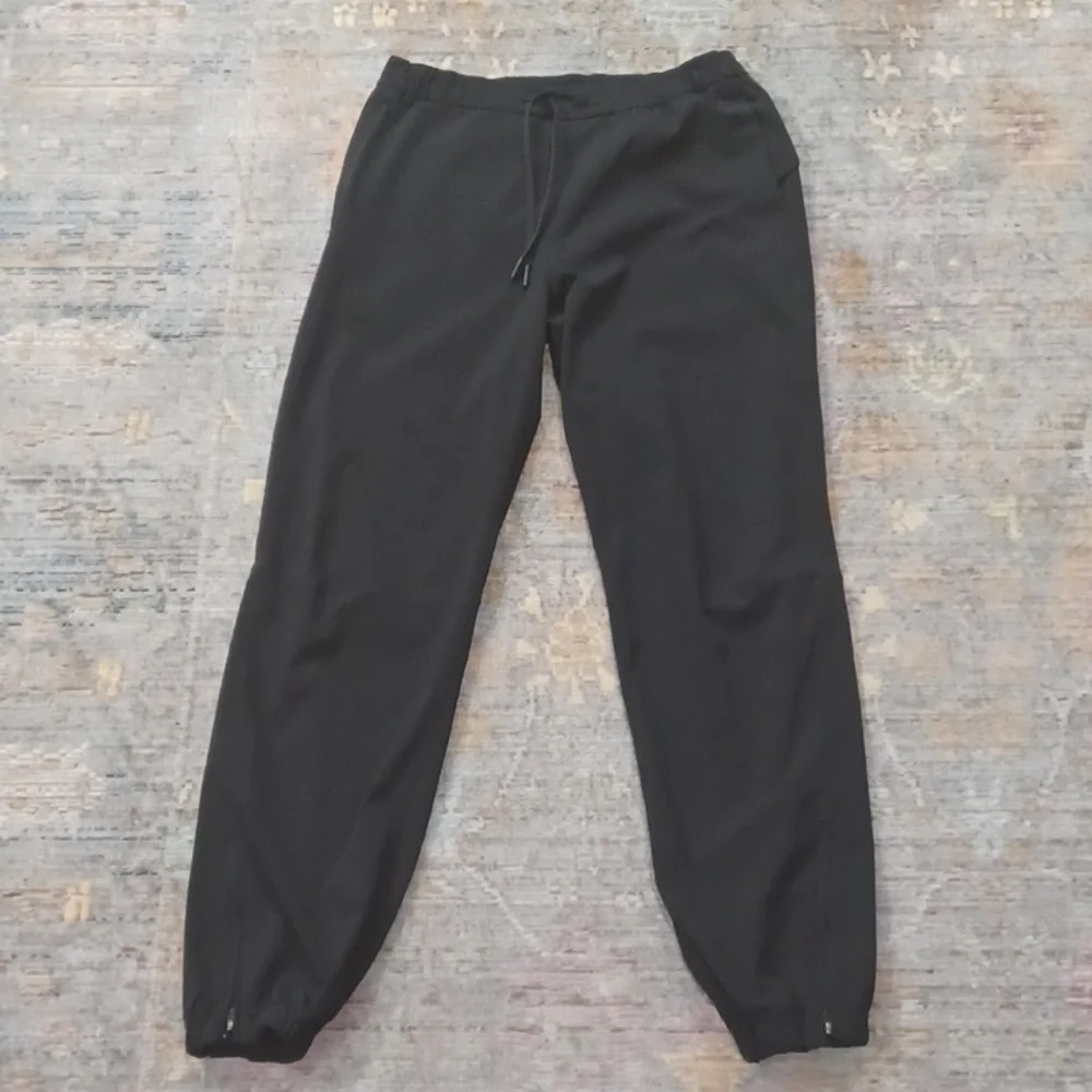 Lululemon Essential Affinity Mid-Rise Jogger - Picture 4 of 9